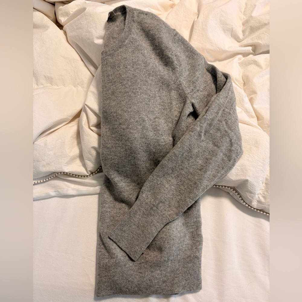 Everlane Women's Heather Gray Crewneck Cashmere Sweater